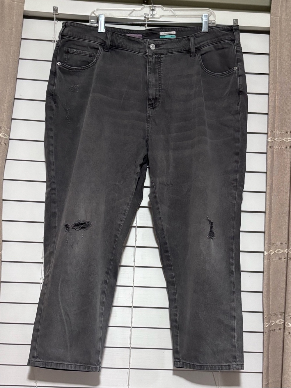 Pilcro Anthropologie Grey Distressed Ankle Jeans